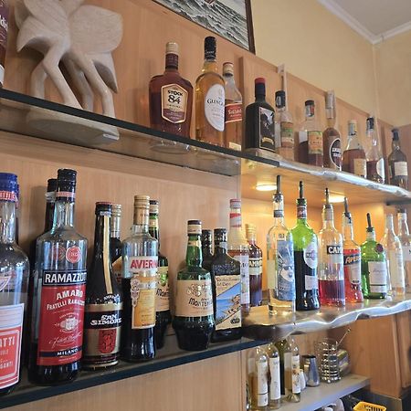 Albergo Minetto Martina Olba Bagian luar foto