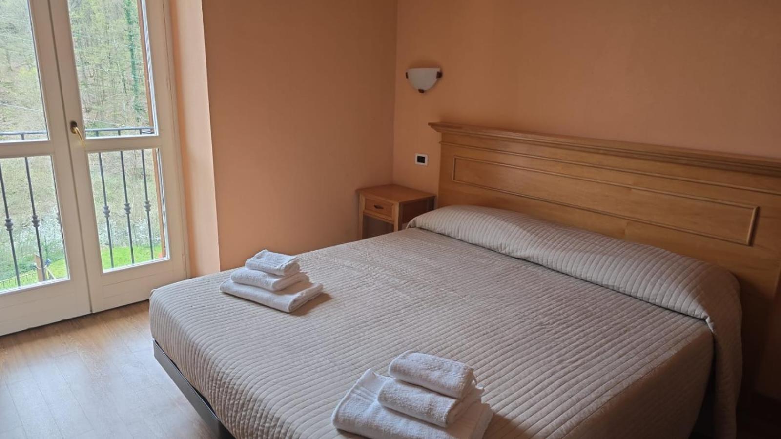 Albergo Minetto Martina Olba Bagian luar foto