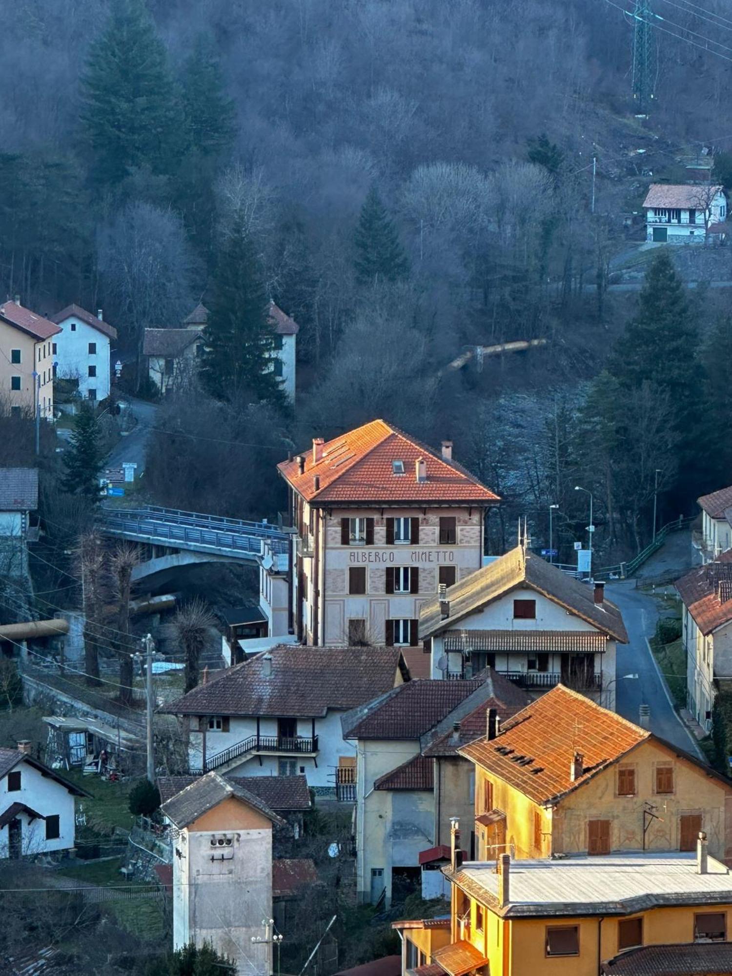 Albergo Minetto Martina Olba Bagian luar foto